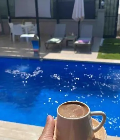 Crystal De-luxe Villa *