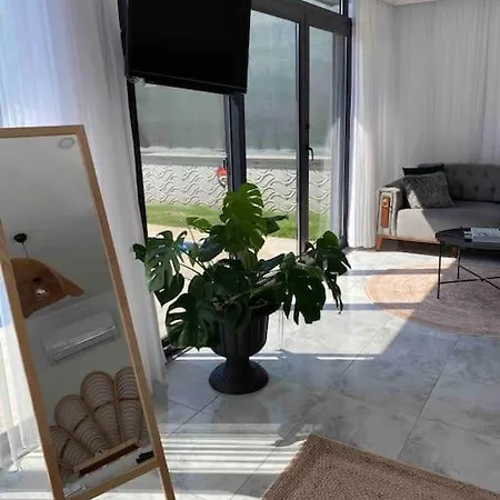 Crystal De-luxe Villa *